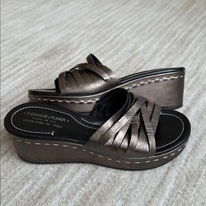 EUC Donald J Pliner Siena Strappy Bronze Wedge Slides Sandals Metallic Size 7